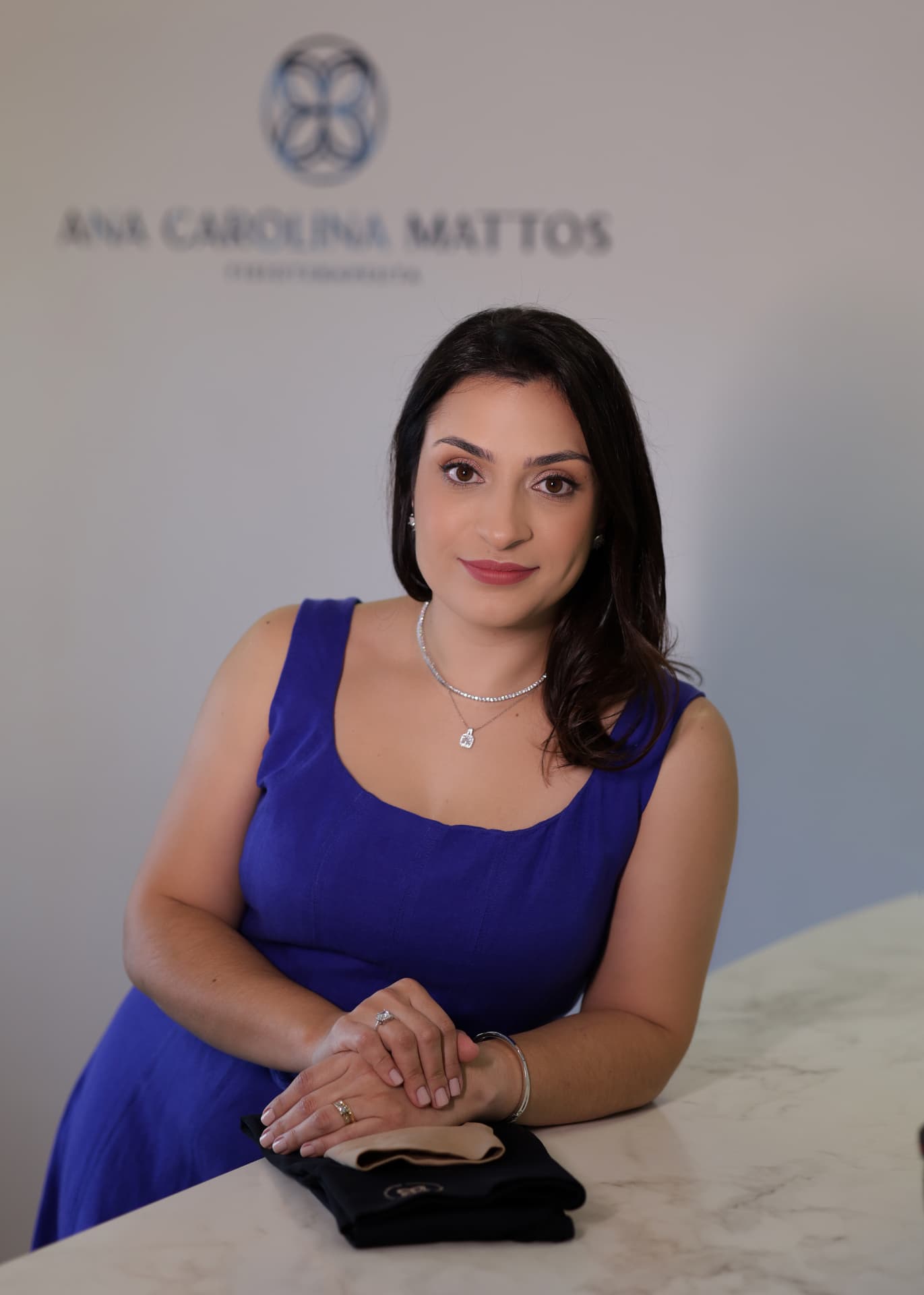 Ana Carolina Mattos, fisioterapeuta, em seu consultório